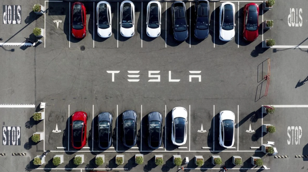 ABD 3 milyon Tesla aracı kapsayan otonom sürüş soruşturması başlattı